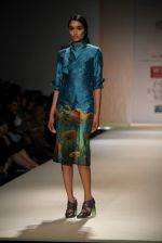 Model walks the ramp for Anand Kabra at Wills Lifestyle India Fashion Week Autumn Winter 2012 Day 1 on 15th Feb 2012 (28).JPG